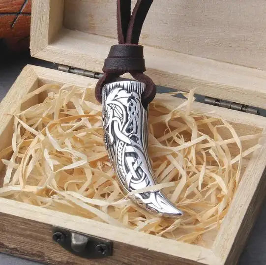 Never Fade Wolf Fang Tooth Spike with wolf Carving patterns Pendant Necklace wooden box as men gift