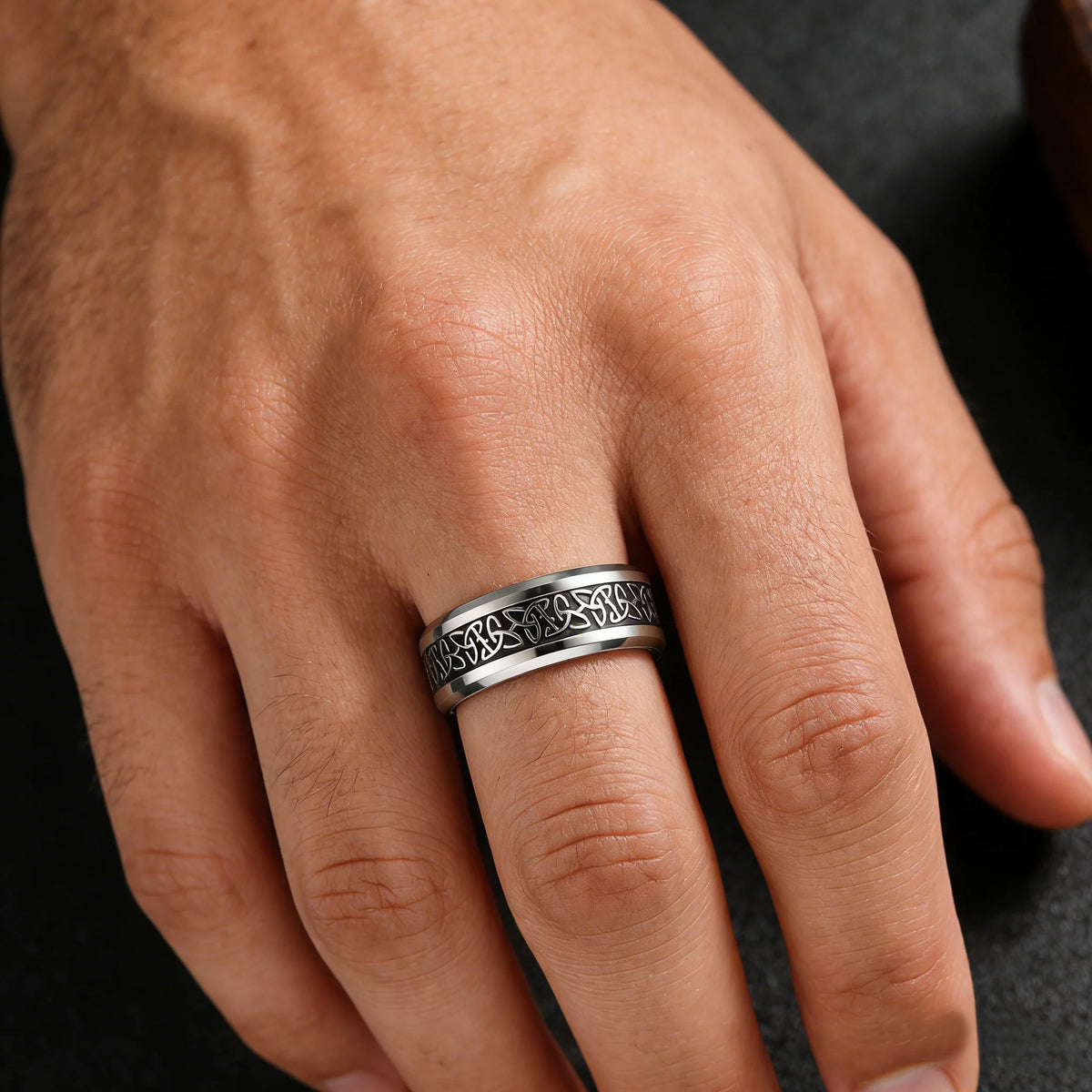 Fashion 8mm Men Stainless Steel Celtic Trinity Knot Rings Inlaid Black Carbon Fiber Rings For Men Women Wedding Band Jewelry