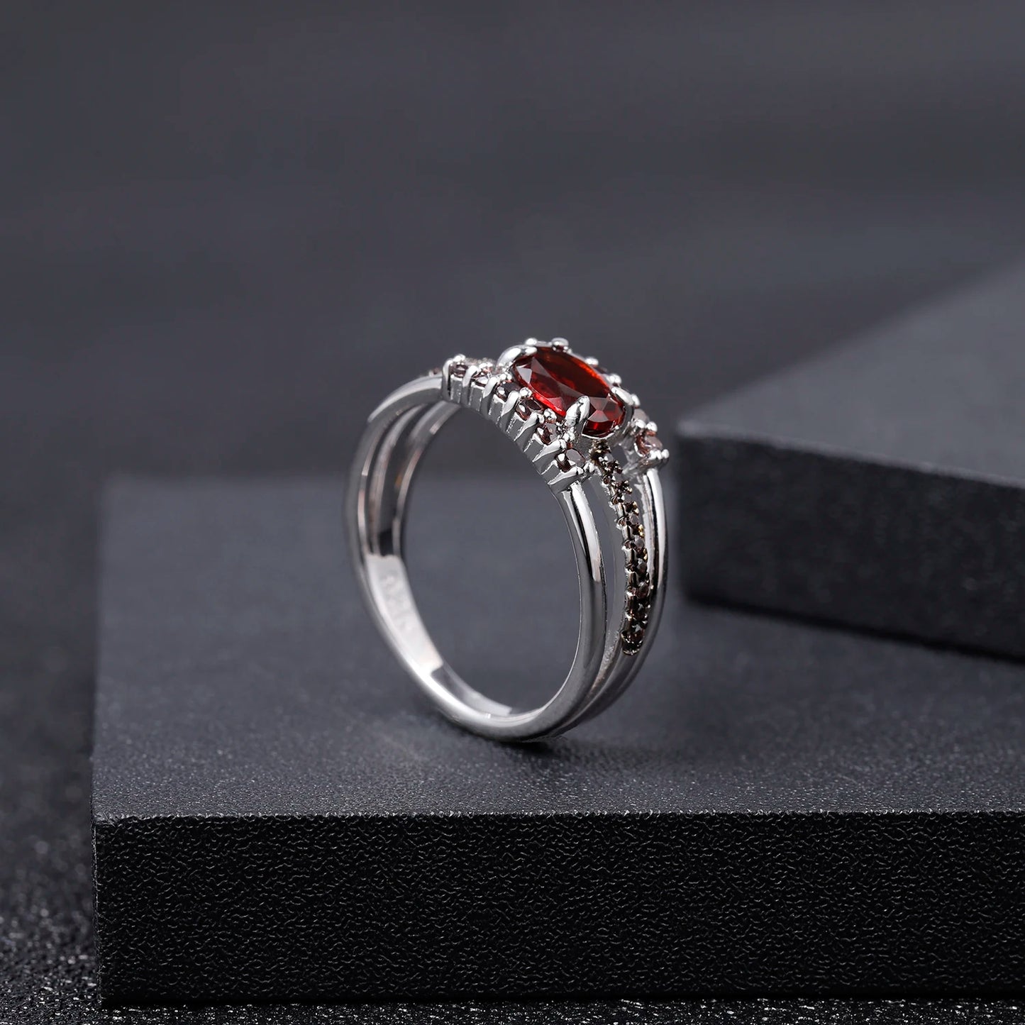 GEM'S BALLET 0.95Ct Natural Red Garnet Antique Style Rings for Women 925 Sterling Silver Birthstone Ring Fine Jewelry