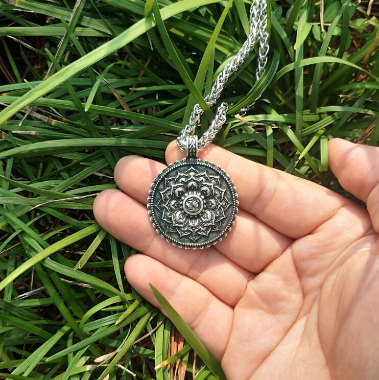 LANGHONG 1pcs Retro Tibet Spiritual Necklace Tibet Mandala pendant Necklace geometry amulet Religious jewelry With Metal Chain