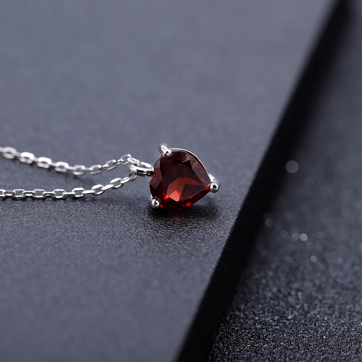 GEM'S BALLET 1.47Ct Natural Heart Garnet Gemstone 925 Sterling Silver Pendant Necklace For Women Valentine's Day Fine Jewelry