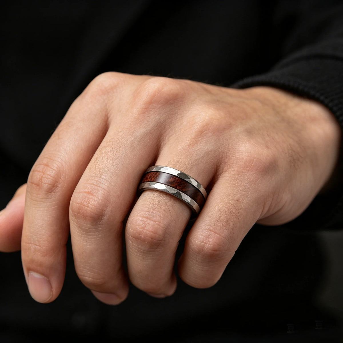 With Koa Wood Inlay Rings for Men Fashion 8mm Hammered Silver Color Men Stainless Steel Rings Wedding Band Jewelry Wholesale