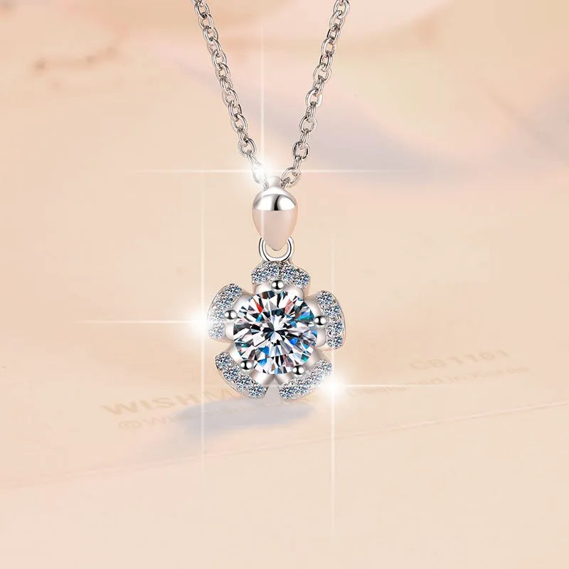 HK0076 Lefei Fashion Luxury Classic Moissanite Design Creative Five-petaled Flower Necklace Women s925 Silver Party Jewelry Gift