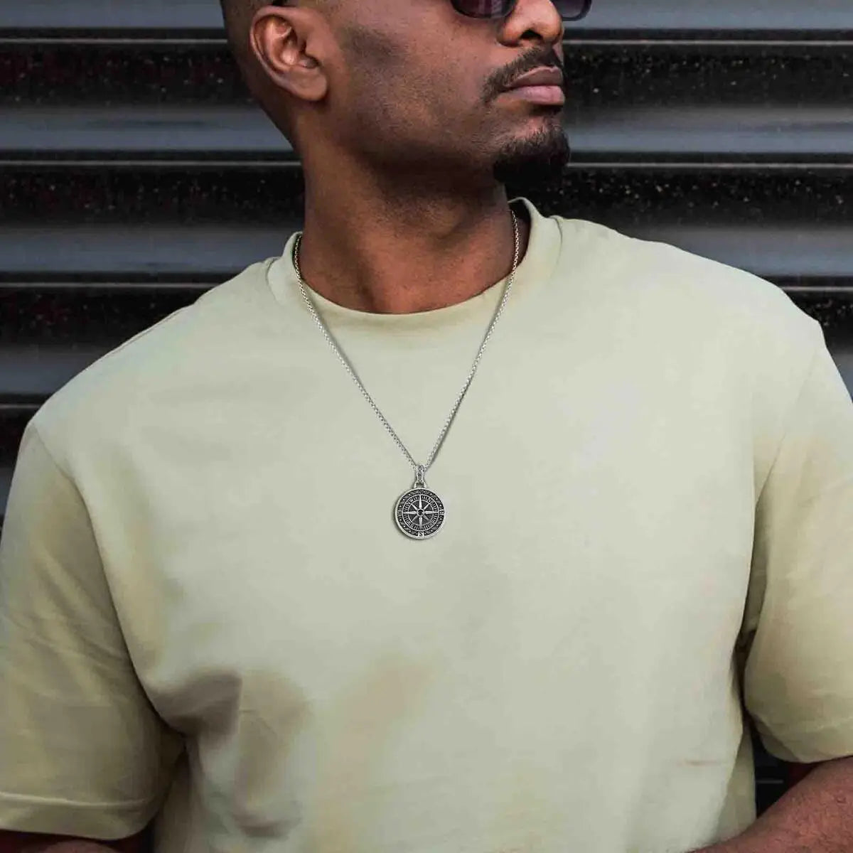 Vintage Compass Pendant Necklaces for Men Boys, Stainless Steel Coin Necklace, Rock Hiphop Collar Graduation Guide Gift