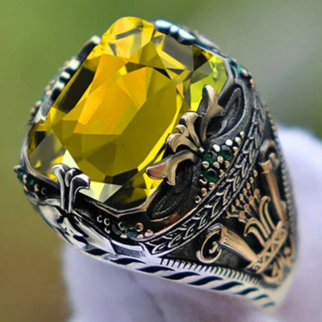 Inlaid Emerald Men's Luxury Ring Personality Retro Domineering Gem Sapphire Ring To Attend The Banquet Party Business Jewelry TJZ22032yellow