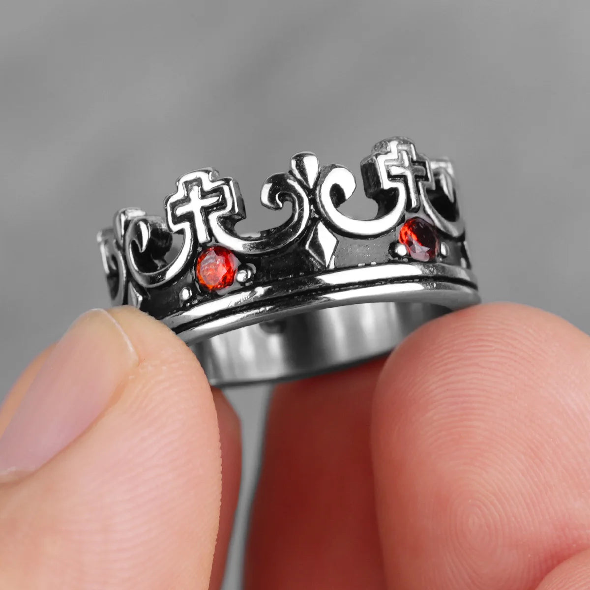 Stainless Steel Royal Crown Luxury Rhinestone Man Rings Creativity Simple Punk for Male Boyfriend Fashion Jewelry Gift Wholesale