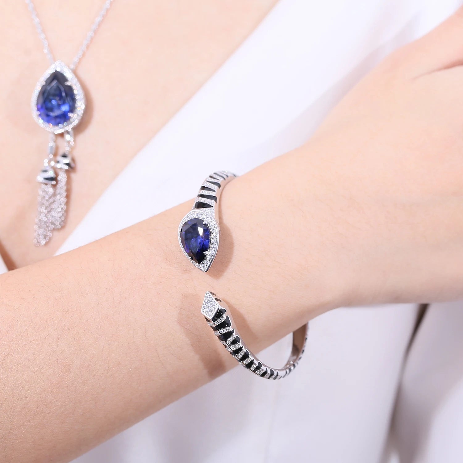 GEM'S BALLET Tiger Element Bracelets Pear Shape 10x14mm Lab Blue Sapphire Cuff Bracelets in 925 Sterling Silver Gift For Her