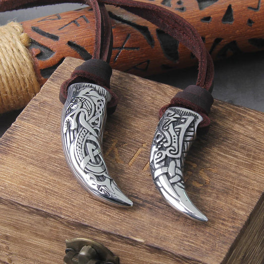 Never Fade Wolf Fang Tooth Spike with wolf Carving patterns Pendant Necklace wooden box as men gift