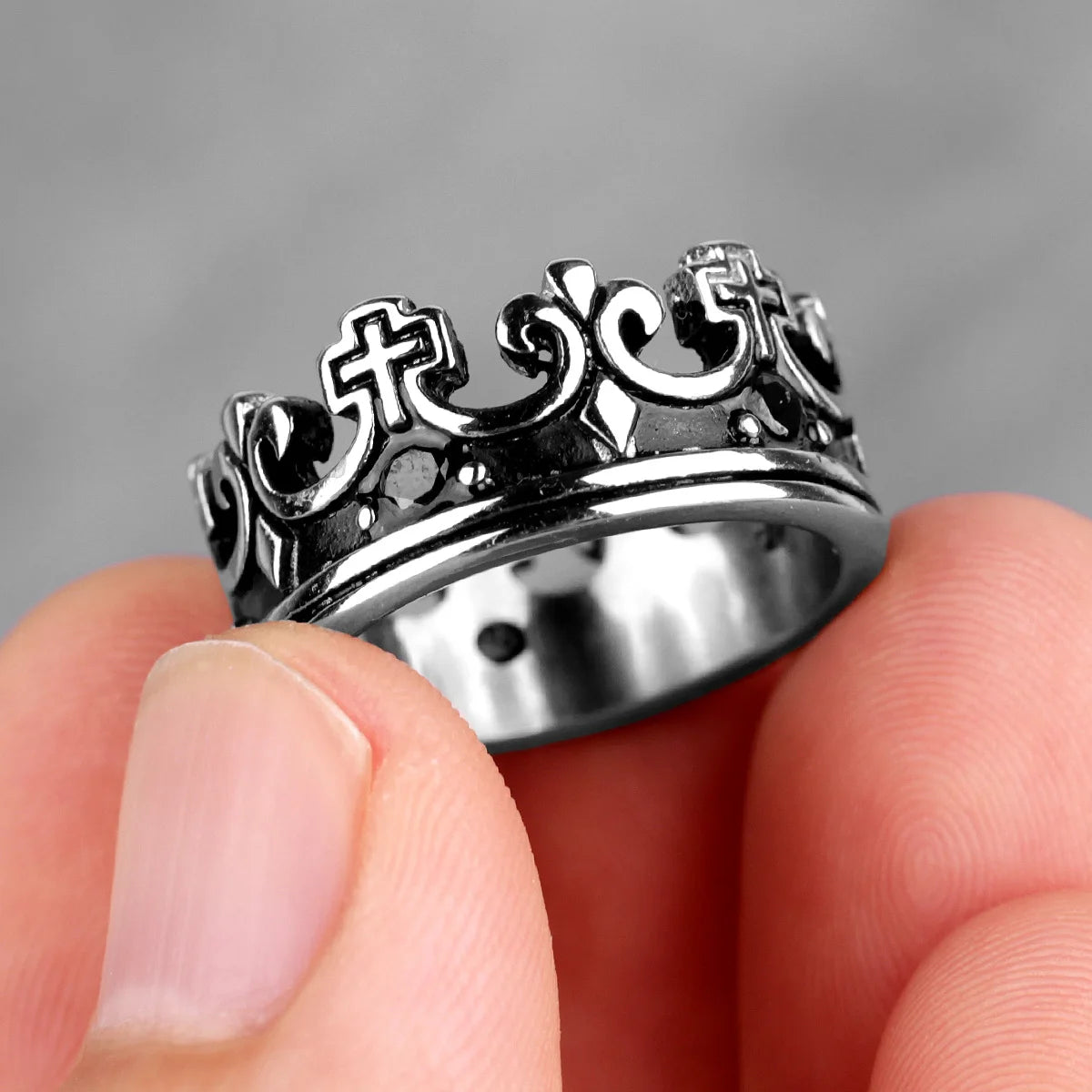 Stainless Steel Royal Crown Luxury Rhinestone Man Rings Creativity Simple Punk for Male Boyfriend Fashion Jewelry Gift Wholesale