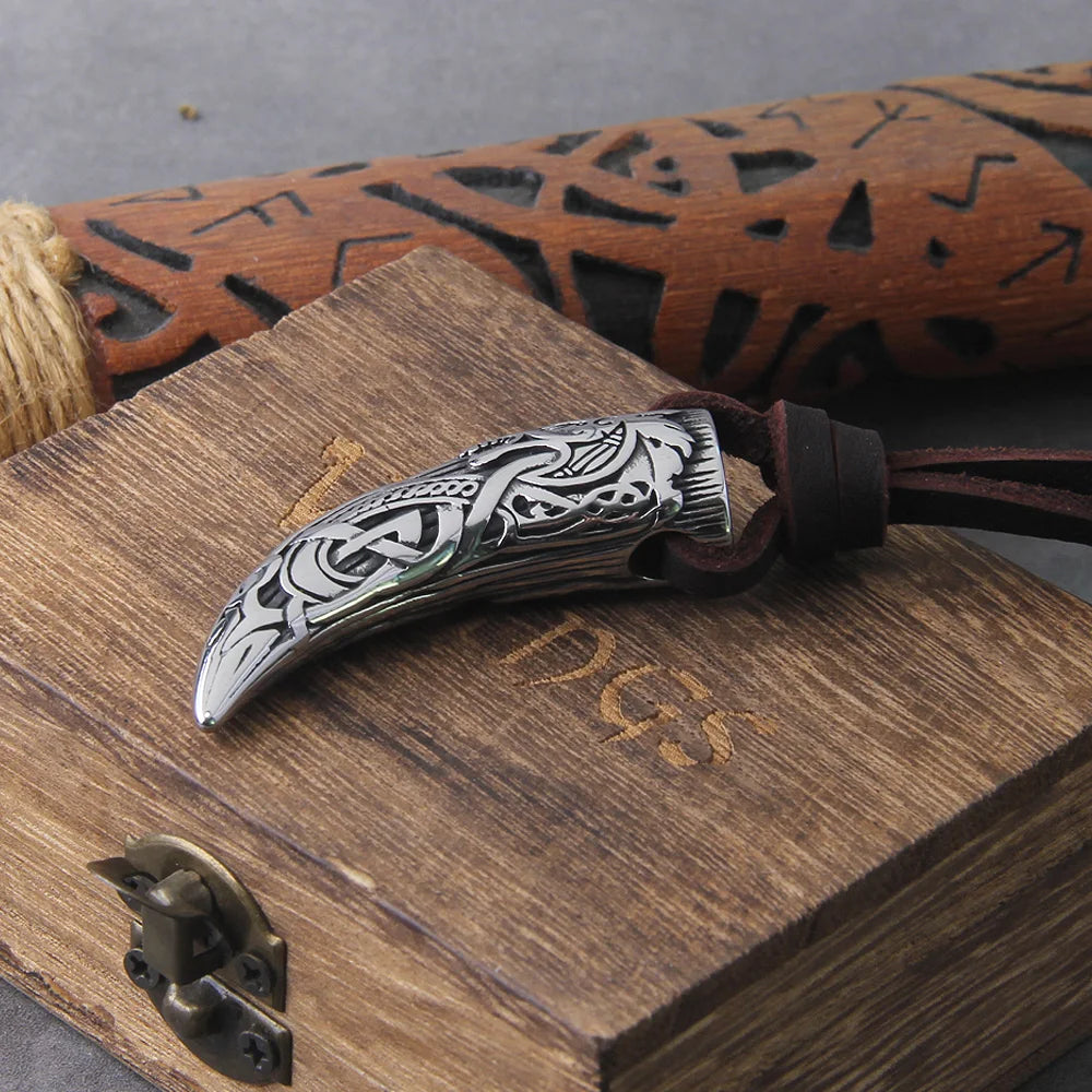 Never Fade Wolf Fang Tooth Spike with wolf Carving patterns Pendant Necklace wooden box as men gift