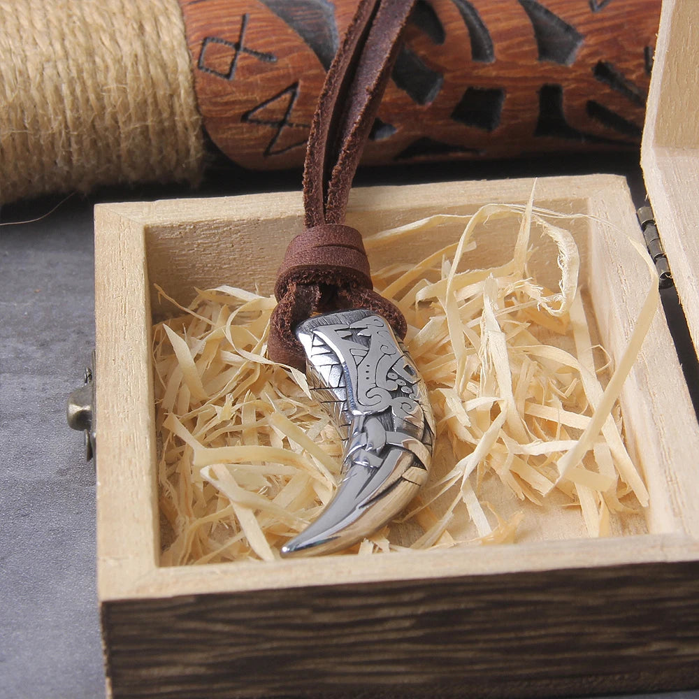 Never Fade Wolf Fang Tooth Spike with wolf Carving patterns Pendant Necklace wooden box as men gift