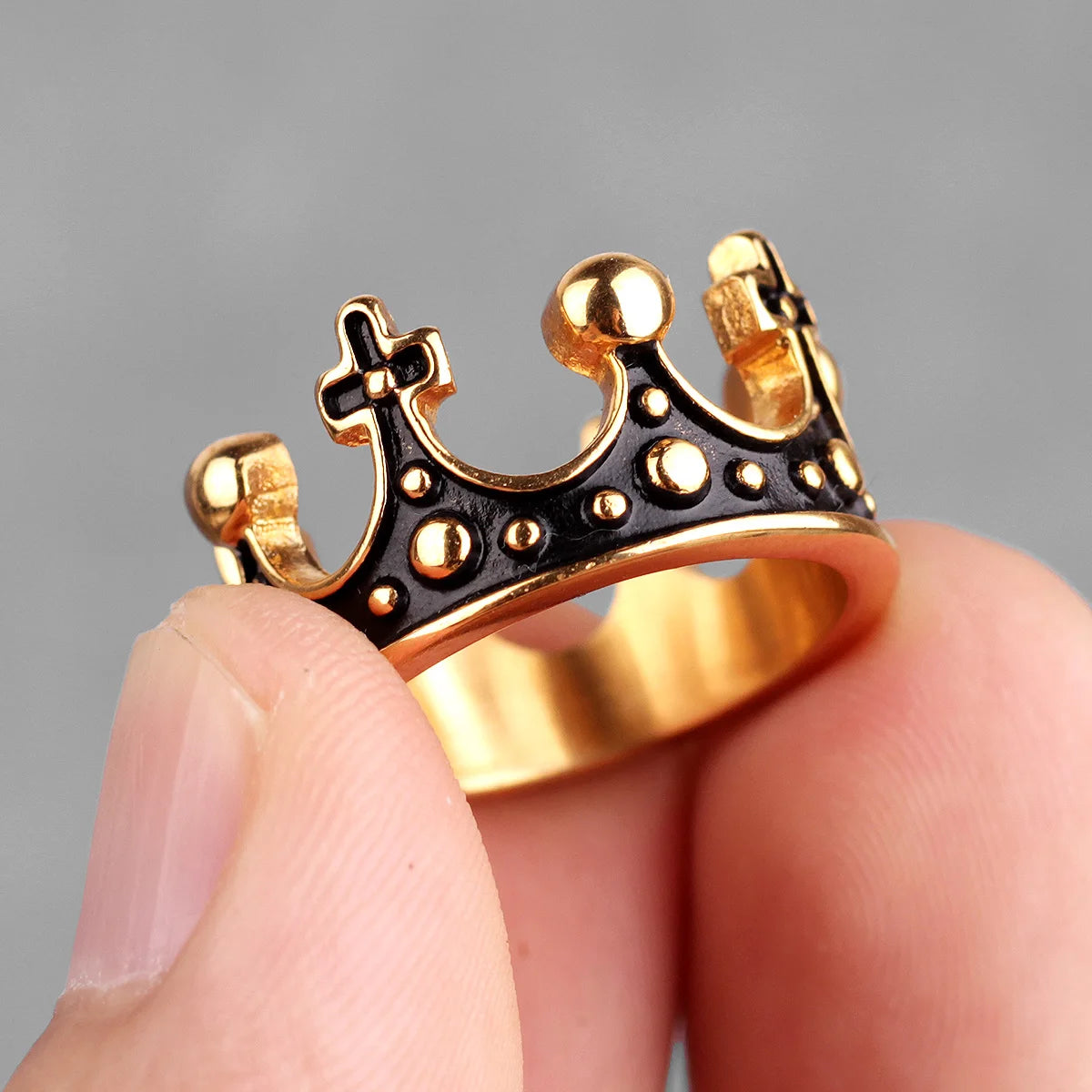 Stainless Steel Royal Crown Luxury Rhinestone Man Rings Creativity Simple Punk for Male Boyfriend Fashion Jewelry Gift Wholesale
