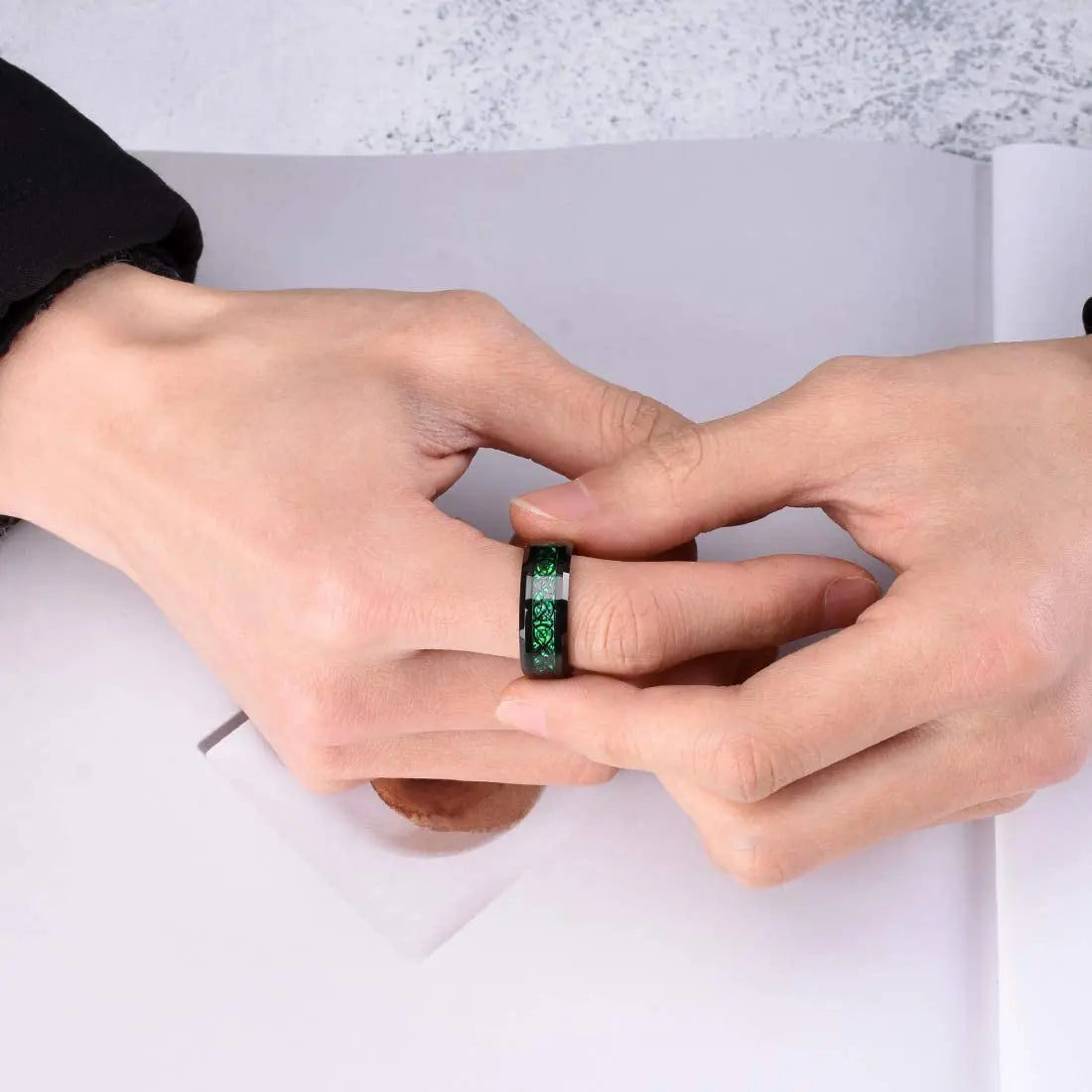 Fashion 8mm Men's Stainless Steel Celtic Dragon Ring Inlay Red Green Black Carbon Fiber Ring Wedding Band Charm Jewelry Gifts