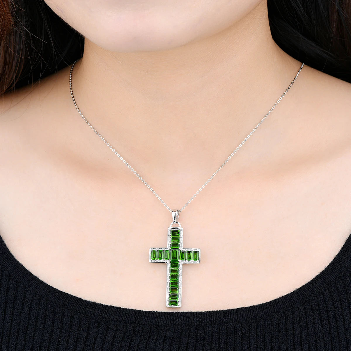 Natural Chrome Diopside Silver Pendant 4.6 Carats Genuine Gemstone Cross Classic Design Unisex Style Fine Jewelrys Gifts