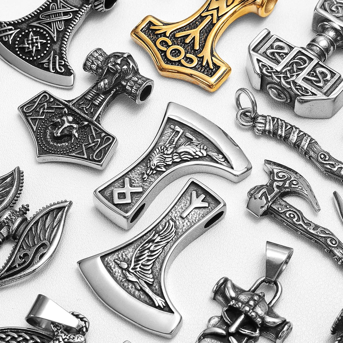 Collar con colgante de acero inoxidable con diseño de armas vikingas para hombre, estilo nórdico, estilo retro rock, punk, rap, para amigos, regalo de joyería masculina.