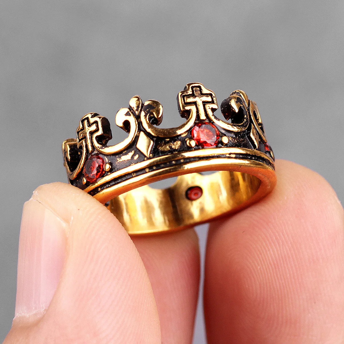Stainless Steel Royal Crown Luxury Rhinestone Man Rings Creativity Simple Punk for Male Boyfriend Fashion Jewelry Gift Wholesale