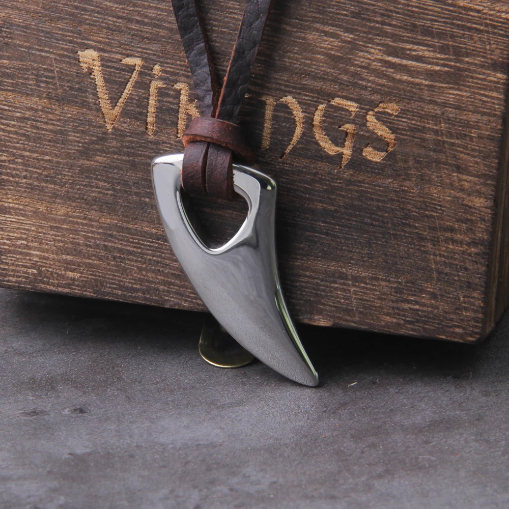 Never Fade Wolf Fang Tooth Spike with wolf Carving patterns Pendant Necklace wooden box as men gift