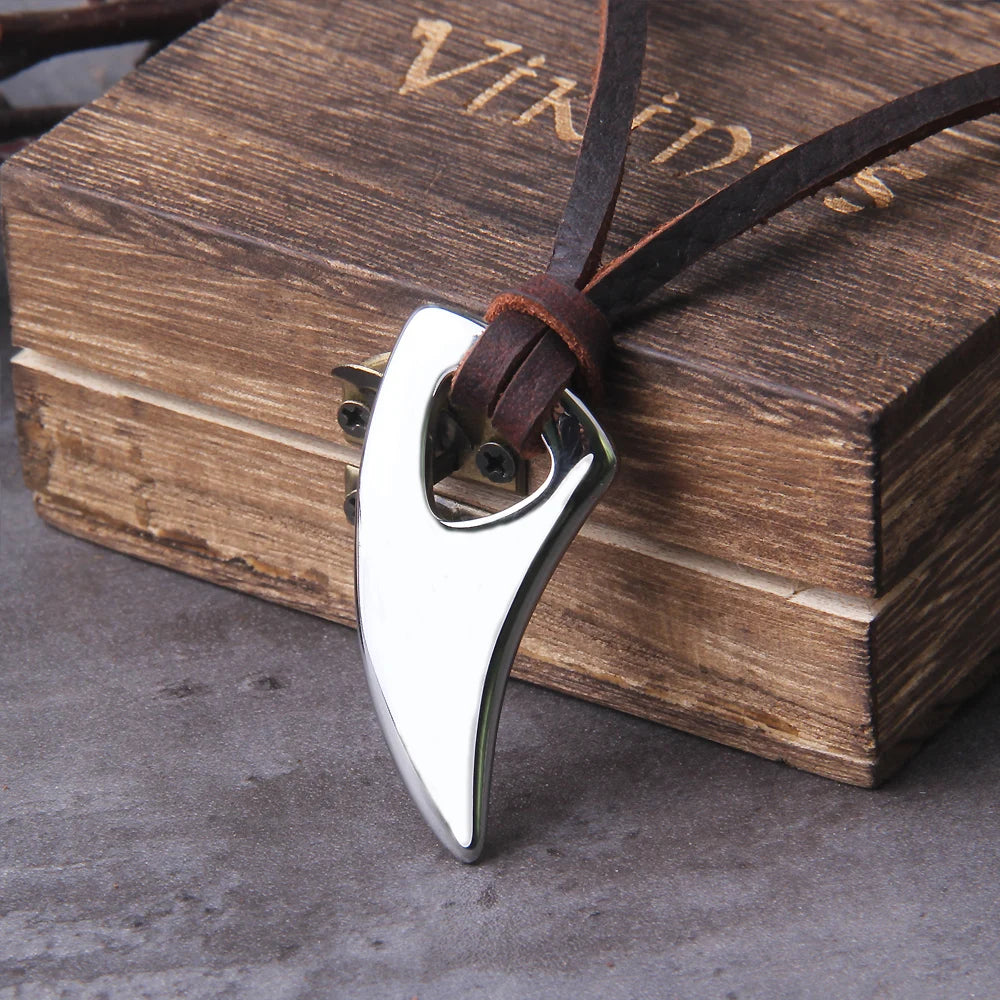Never Fade Wolf Fang Tooth Spike with wolf Carving patterns Pendant Necklace wooden box as men gift