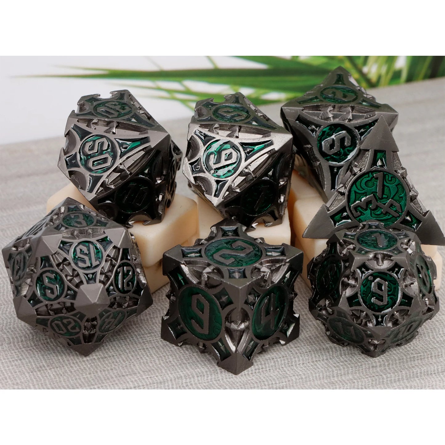 Polyhedral Metal Dice Set DND for RPG D & D Explorers Board Game etc Exquisite Dungeon and Dragon D20 D12,0 D10,0 D8 D6 D4 Q-07