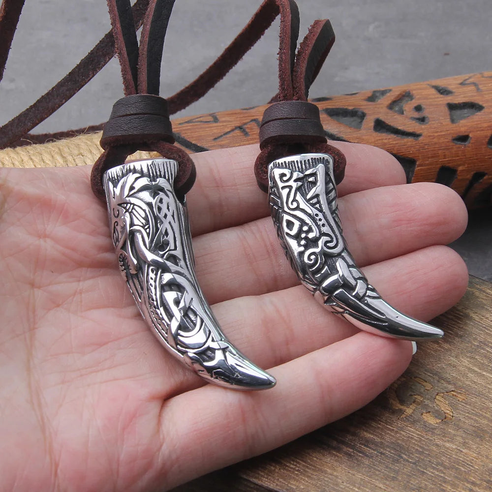 Never Fade Wolf Fang Tooth Spike with wolf Carving patterns Pendant Necklace wooden box as men gift