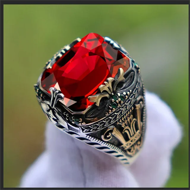 Inlaid Emerald Men's Luxury Ring Personality Retro Domineering Gem Sapphire Ring To Attend The Banquet Party Business Jewelry TJZ22032red