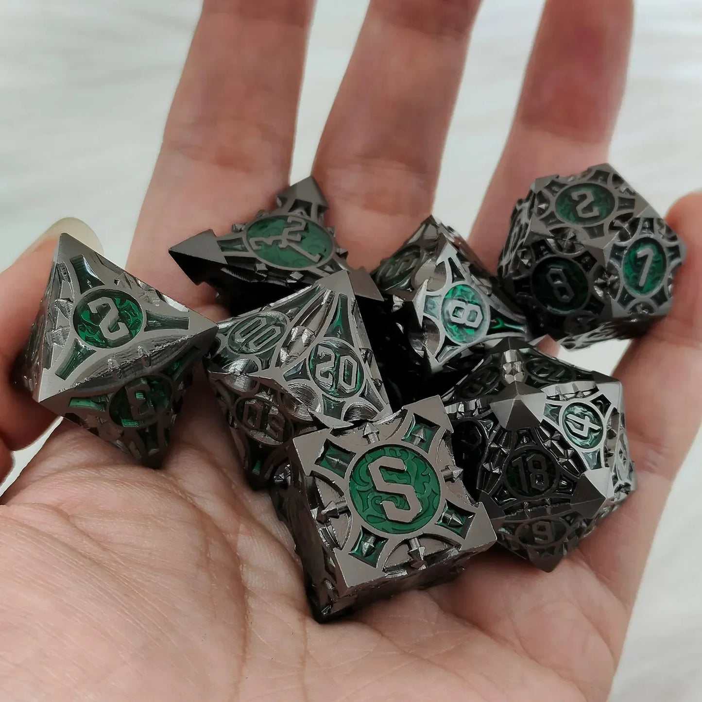 7Pcs Set Metal Dice Solid Polyhedral Number Dice Kit for DND Running Team RPG D4 D6 D8 D10 D12 D20 Table Board Game dnd Dice Set bkgn