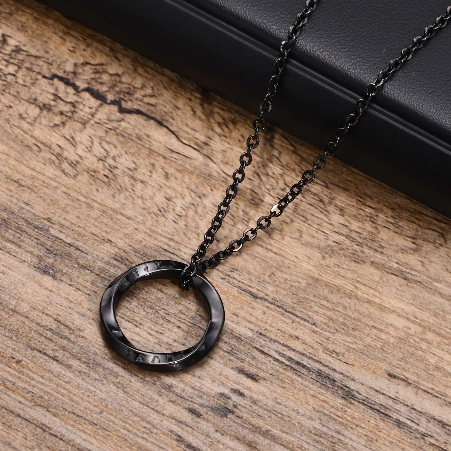 Vnox New Trendy Norse Viking Necklaces for Men, Stainless Steel Mobius Round Pendant Collar Male Gift Jewelry