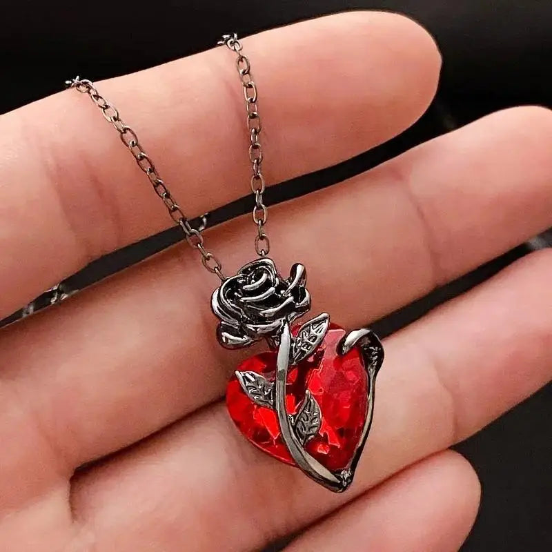 Love Rose Necklace Gothic Dark Wrapped Flower Heart Shaped Female Clavicle Chain Valentine's Day Jewelry