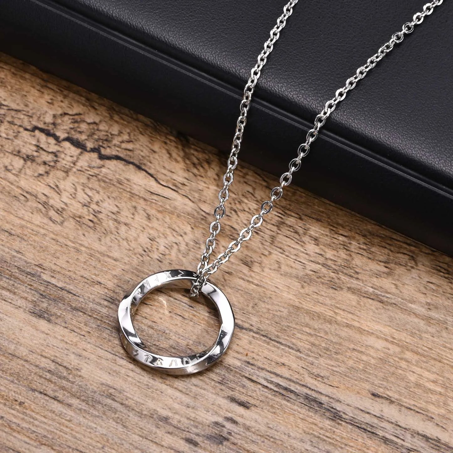 Vnox New Trendy Norse Viking Necklaces for Men, Stainless Steel Mobius Round Pendant Collar Male Gift Jewelry