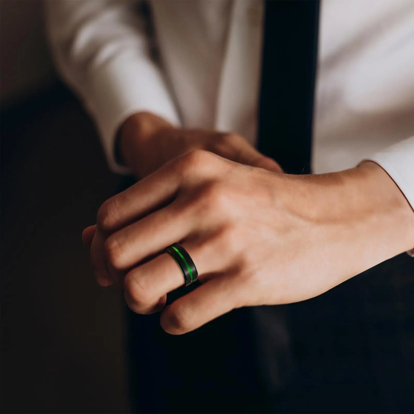 Trendy 8mm Green Color Groove Beveled Edge Titanium Wedding Rings For Men Black Brushed Stainless Steel Ring Men Wedding Bands