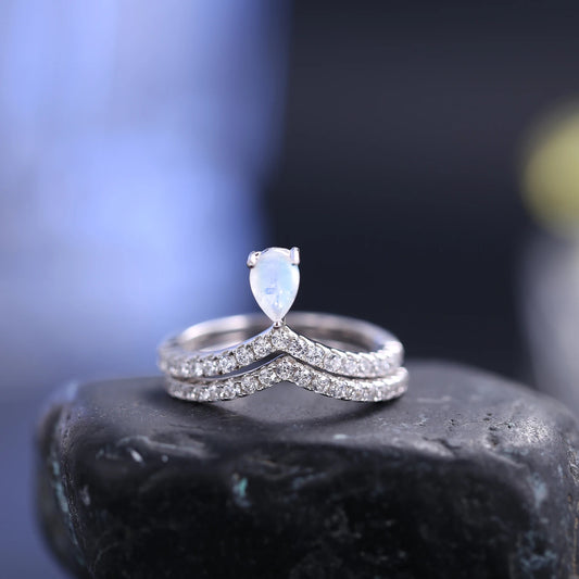 GEM'S BALLET Vintage Chevron Band V Shape Milky Blue Moonstone Curved Ring 925 Sterling Silver Dainty Promise Ring Gift For Her