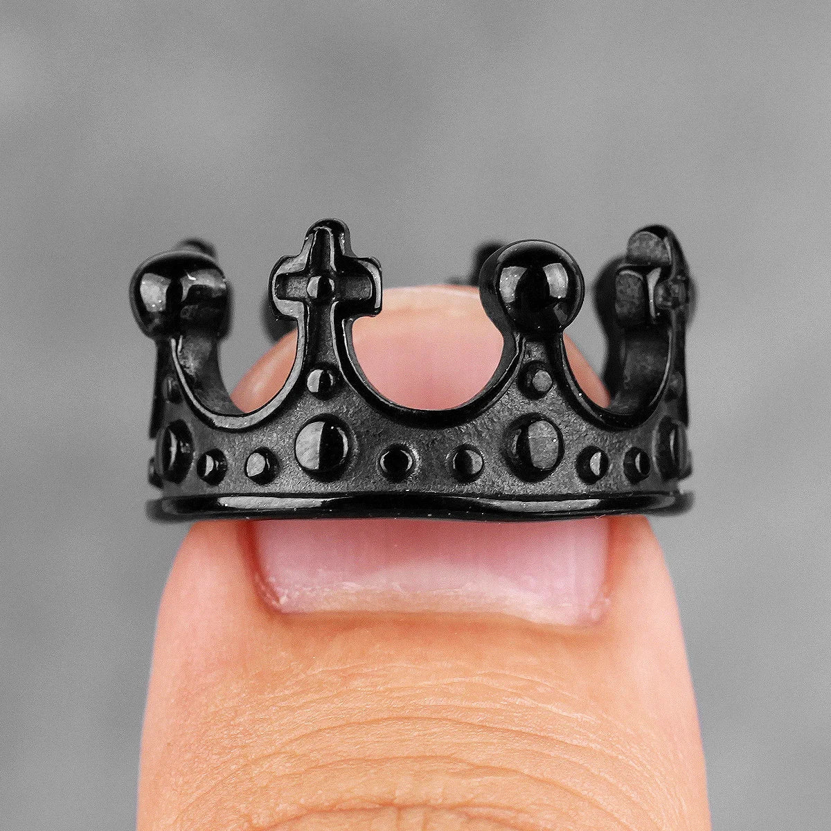 Stainless Steel Royal Crown Luxury Rhinestone Man Rings Creativity Simple Punk for Male Boyfriend Fashion Jewelry Gift Wholesale