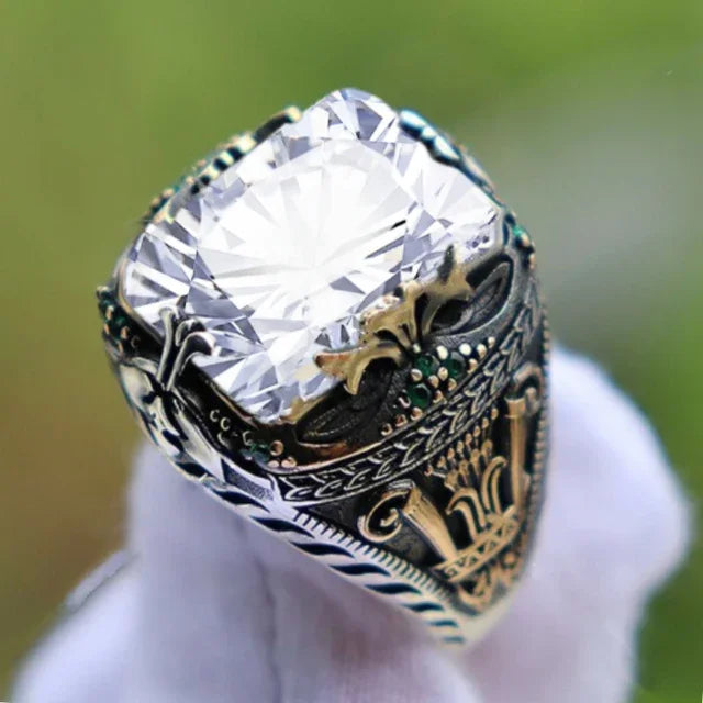 Inlaid Emerald Men's Luxury Ring Personality Retro Domineering Gem Sapphire Ring To Attend The Banquet Party Business Jewelry TJZ22032white