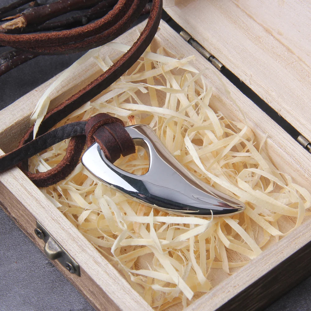 Never Fade Wolf Fang Tooth Spike with wolf Carving patterns Pendant Necklace wooden box as men gift