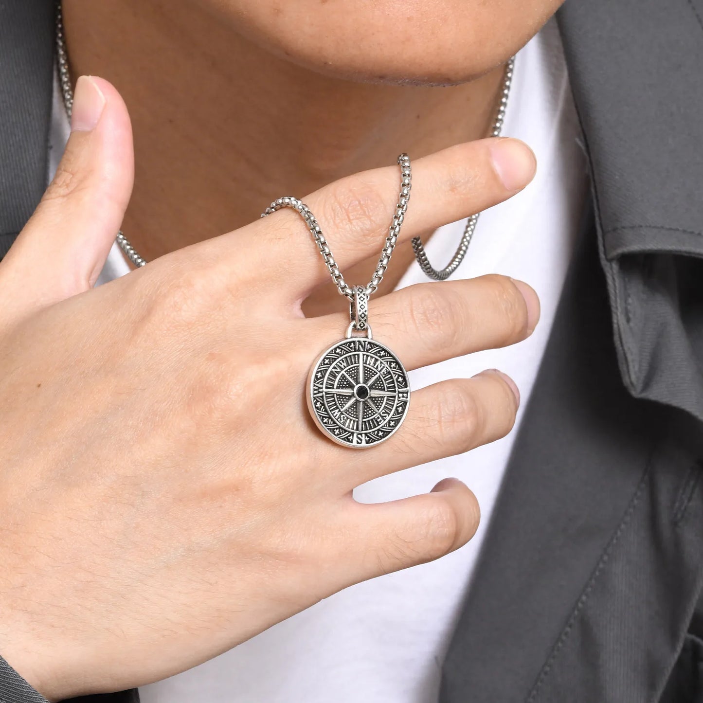 Vintage Compass Pendant Necklaces for Men Boys, Stainless Steel Coin Necklace, Rock Hiphop Collar Graduation Guide Gift