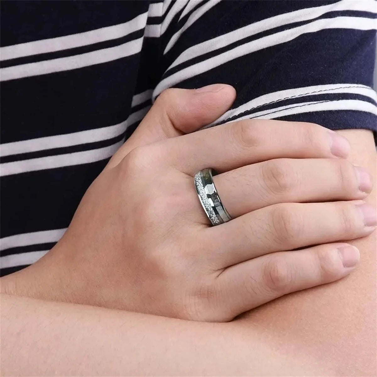 Fashion 8mm Silver Color Stainless Steel Rings for Men Double Groove Meteorite Inlay Dome Men Finger Ring Wedding Band Jewelry