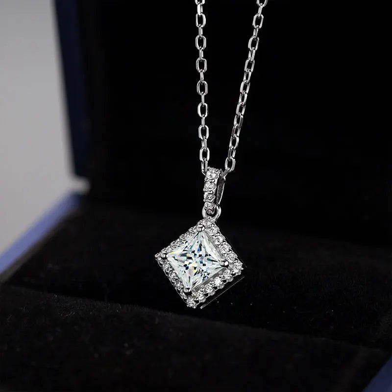 GEM'S BALLET 1.0ct D Color VVS1 Moissanite Halo Set Lovely Wedding Pendant Necklace in 925 Sterling Silver Gift For Her