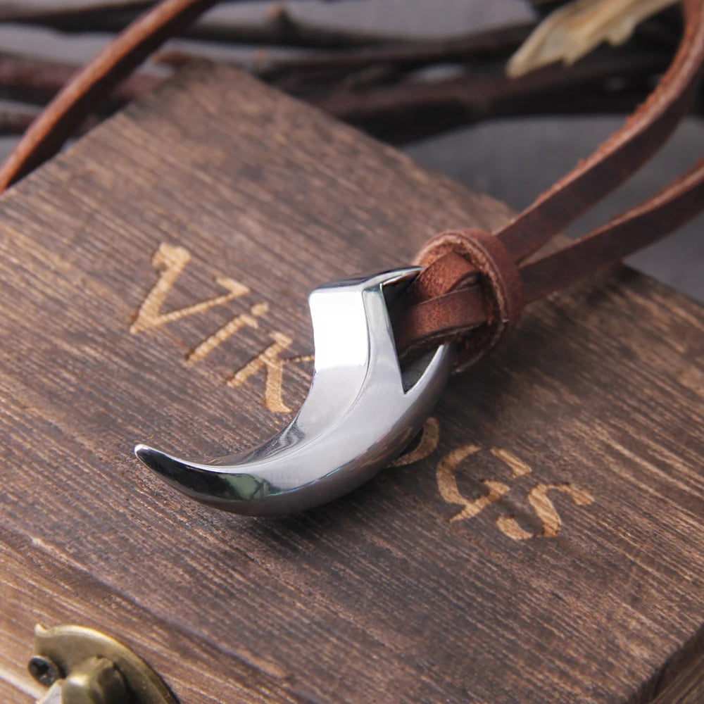 Never Fade Wolf Fang Tooth Spike with wolf Carving patterns Pendant Necklace wooden box as men gift