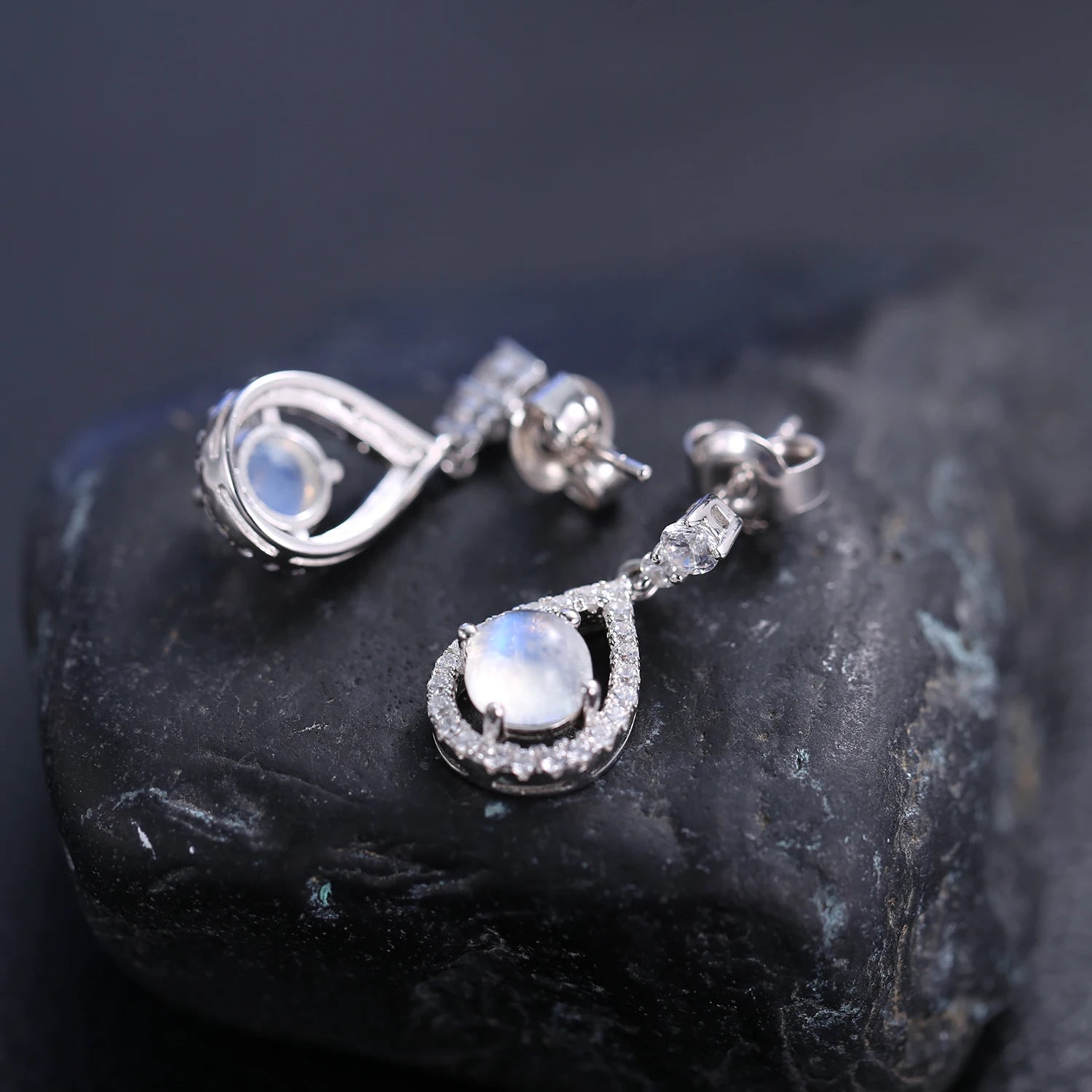 GEM'S BALLET Natural Milky Blue Moonstone Healing Crystal Dangle Earrings 925 Sterling Silver Earrings For Women Fine Jewelry