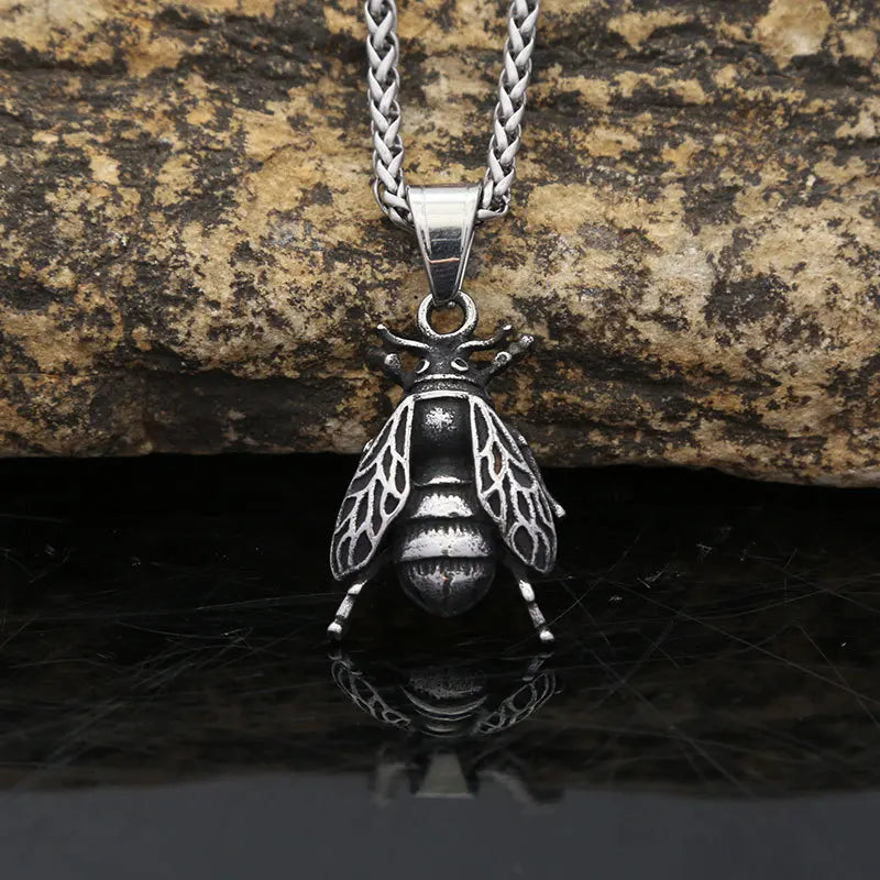 Trendy SImple Bee Pendant Popular 316L Stainless Steel Creative Unique Animal Necklaces Personality Men Women Party Jewelry Gift