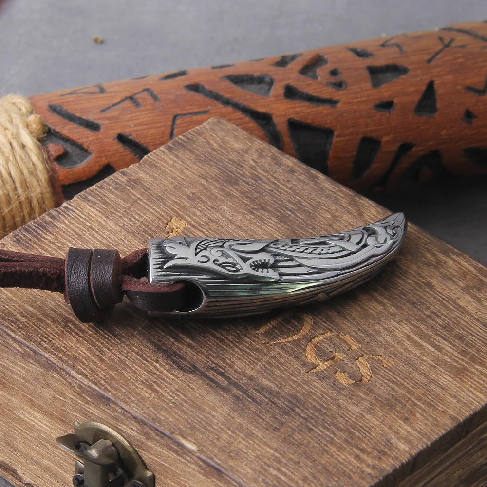 Never Fade Wolf Fang Tooth Spike with wolf Carving patterns Pendant Necklace wooden box as men gift