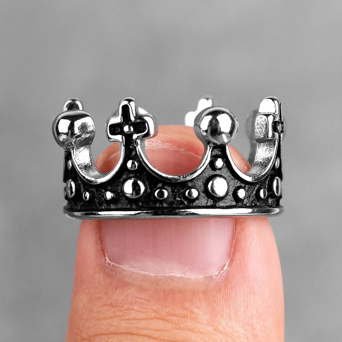Stainless Steel Royal Crown Luxury Rhinestone Man Rings Creativity Simple Punk for Male Boyfriend Fashion Jewelry Gift Wholesale