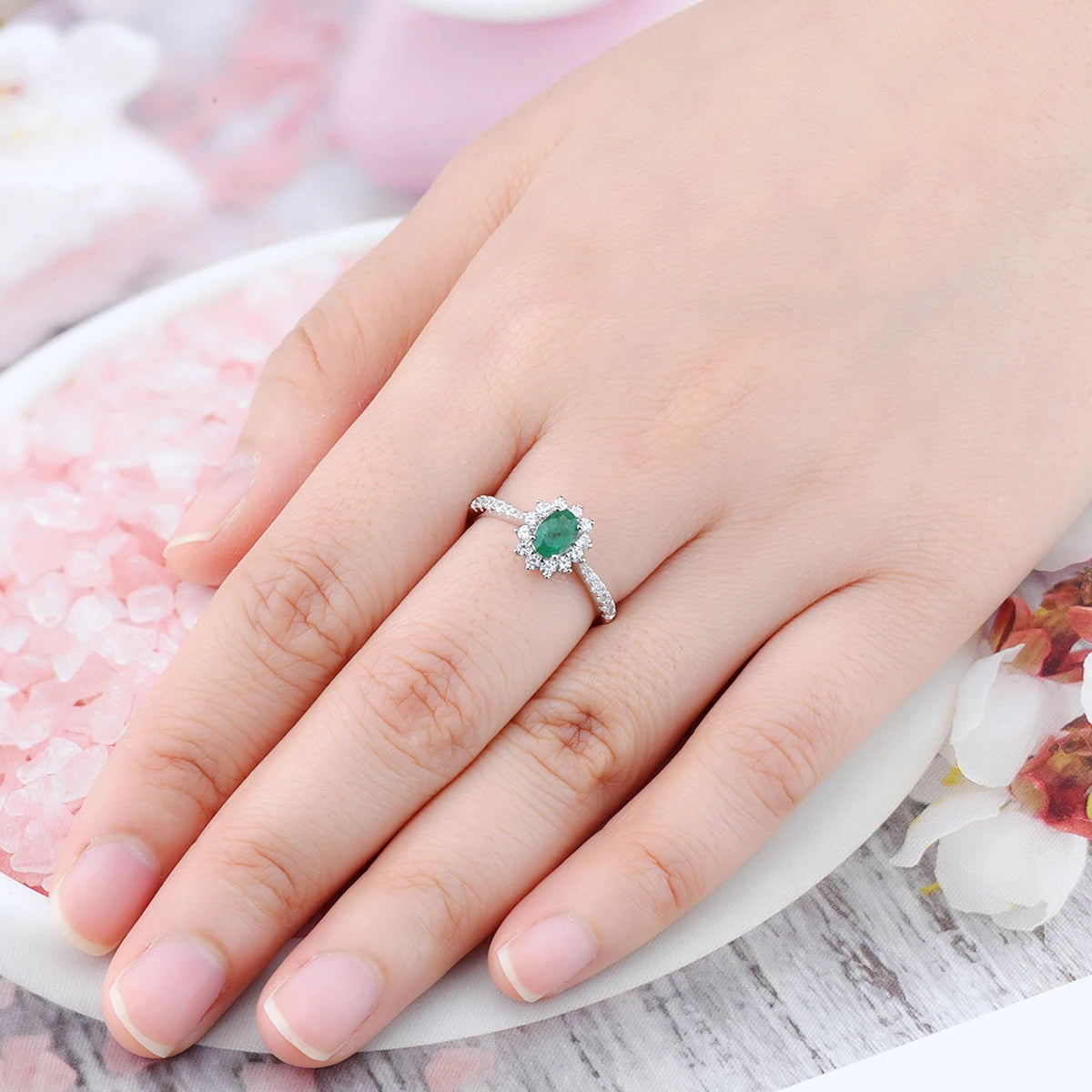 Natural Emerald Precious Gemstone Sterling Silver Rings 0.4 Carats Genuine Gemstone Women Classic Exquisite Style Fine Jewelrys