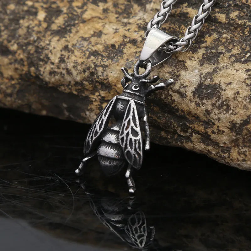 Trendy SImple Bee Pendant Popular 316L Stainless Steel Creative Unique Animal Necklaces Personality Men Women Party Jewelry Gift