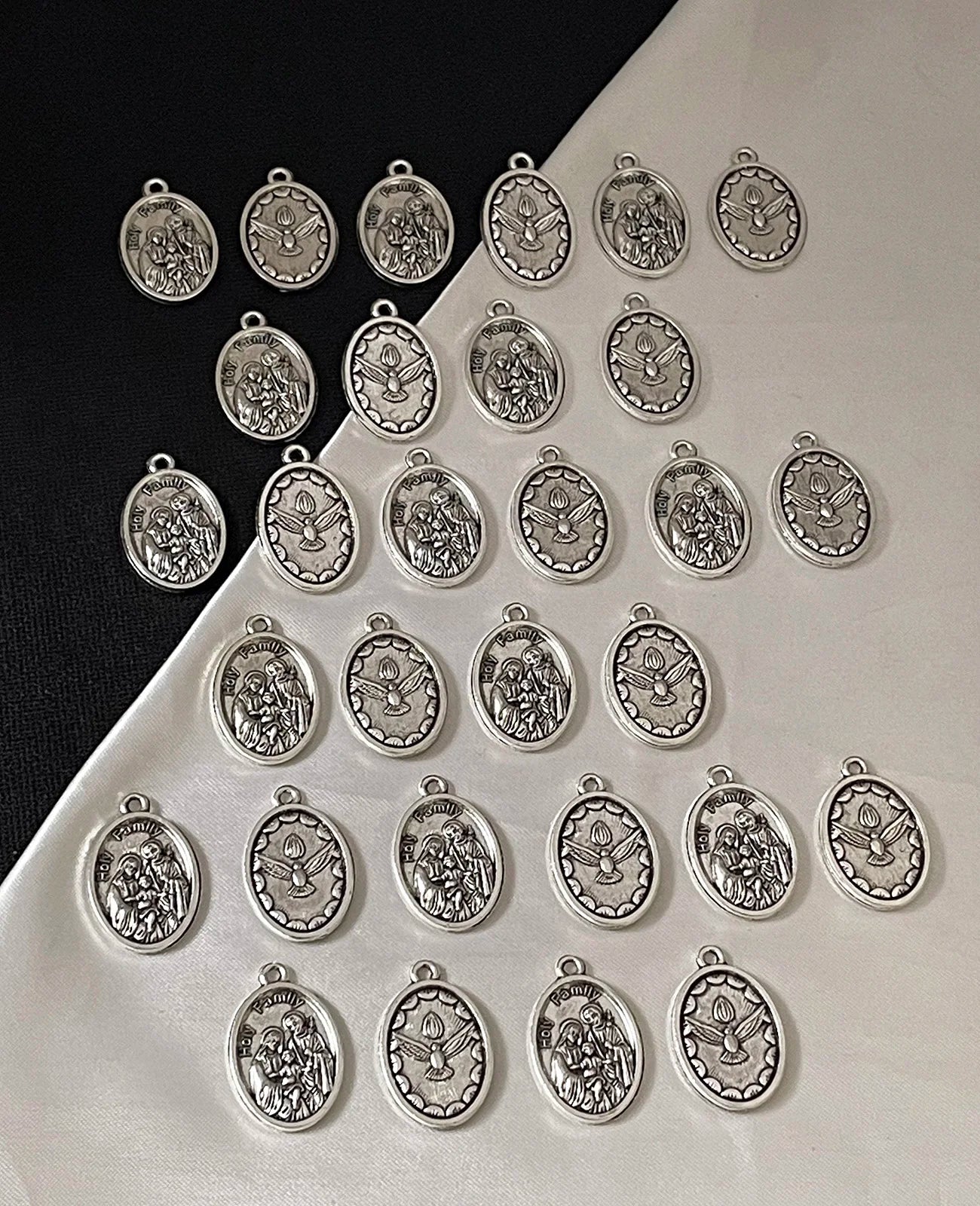 10Pcs Holy Family Medal Antique Oval Shaped Holy Dove Pigeon Pendants for Rosary Parts Religious Jewelry Accessories