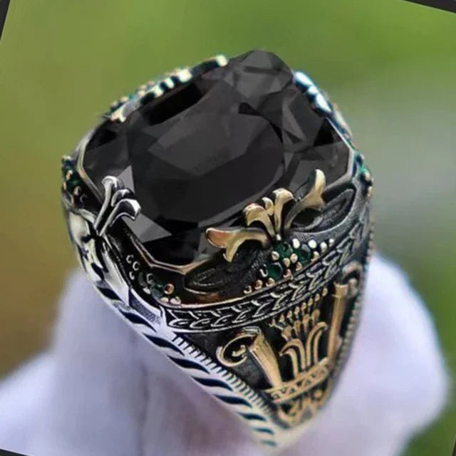 Inlaid Emerald Men's Luxury Ring Personality Retro Domineering Gem Sapphire Ring To Attend The Banquet Party Business Jewelry TJZ22032black