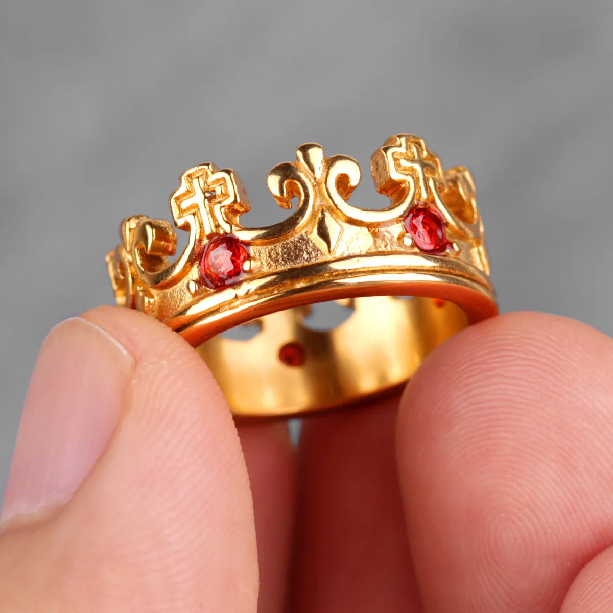 Stainless Steel Royal Crown Luxury Rhinestone Man Rings Creativity Simple Punk for Male Boyfriend Fashion Jewelry Gift Wholesale