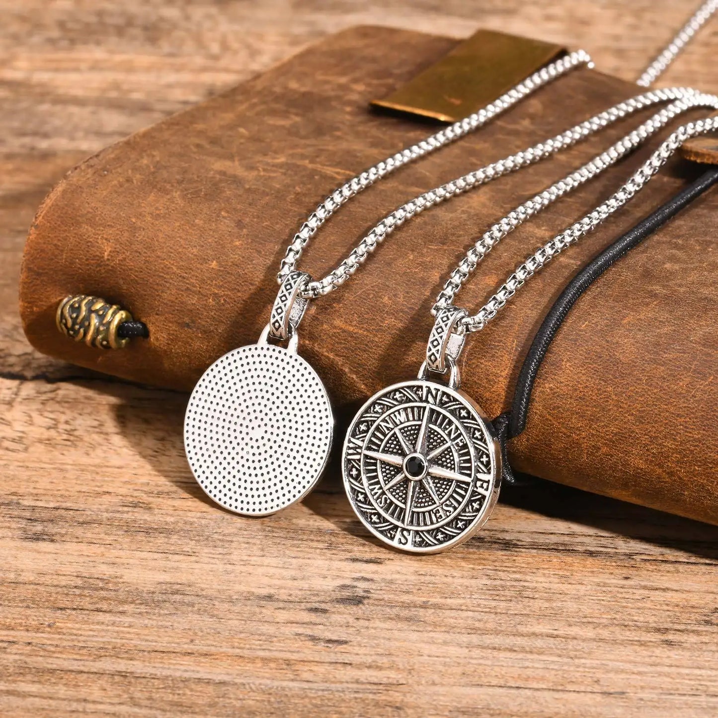 Vintage Compass Pendant Necklaces for Men Boys, Stainless Steel Coin Necklace, Rock Hiphop Collar Graduation Guide Gift