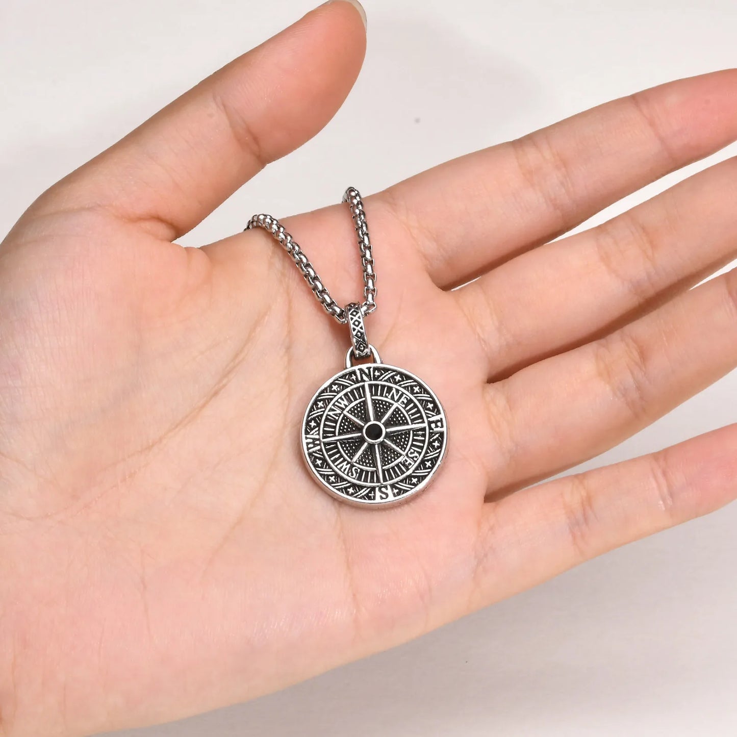 Vintage Compass Pendant Necklaces for Men Boys, Stainless Steel Coin Necklace, Rock Hiphop Collar Graduation Guide Gift