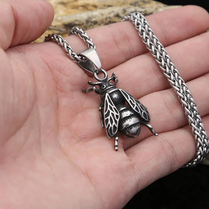Trendy SImple Bee Pendant Popular 316L Stainless Steel Creative Unique Animal Necklaces Personality Men Women Party Jewelry Gift